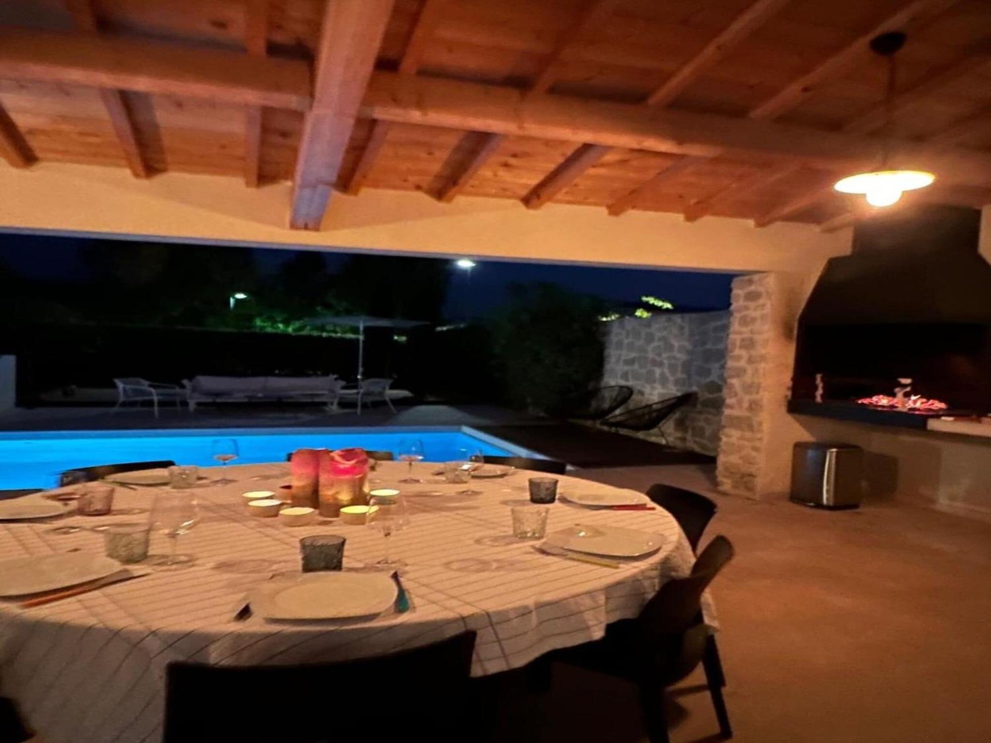 Modern Villa With Private Pool In Malauc N มาโลแซน ภายนอก รูปภาพ